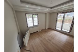 Bahçelievler Merkezde Sıfır Binada Kapalı Otoparklı Düz Giriş 1+1